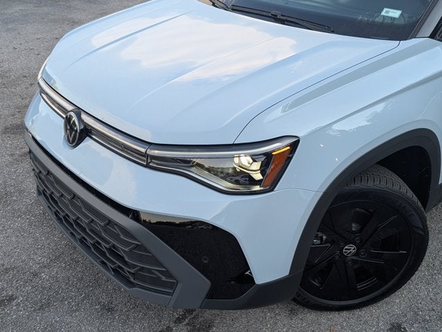 2025 Volkswagen Taos SE Black