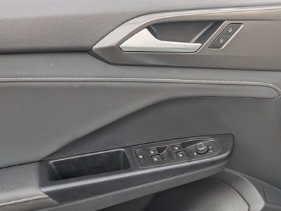 2025 Volkswagen Taos SE Black