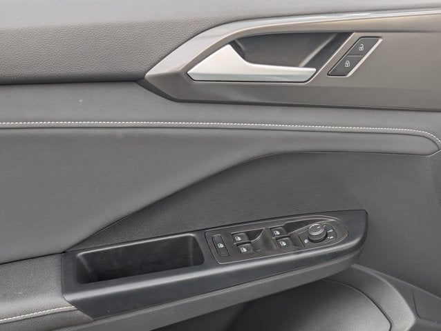 2025 Volkswagen Taos SE Black