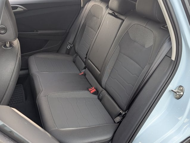 2025 Volkswagen Taos SE Black