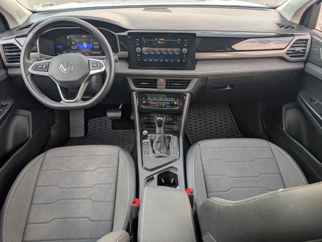 2025 Volkswagen Taos SE Black