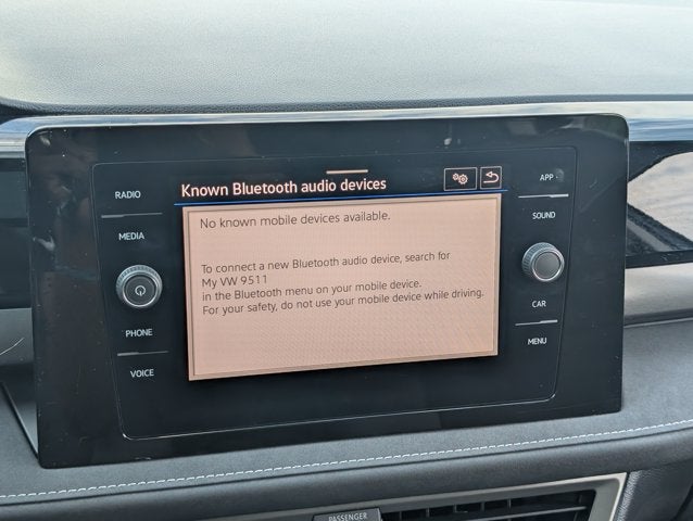 2025 Volkswagen Taos SE Black