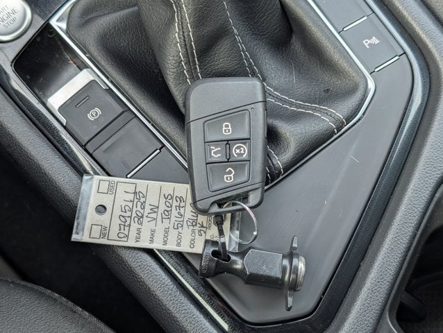 2025 Volkswagen Taos SE Black