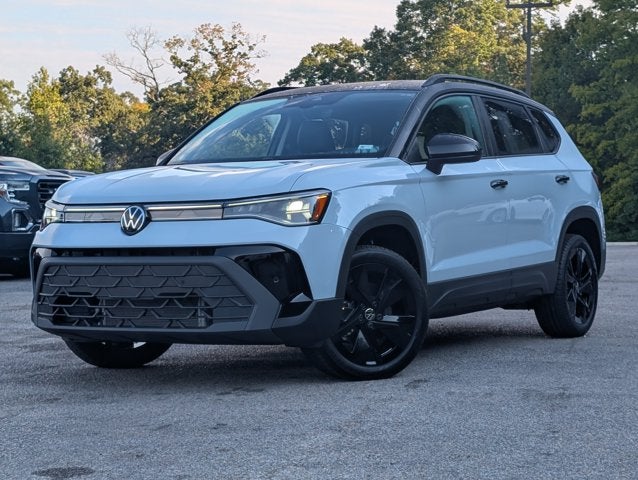 2025 Volkswagen Taos SE Black