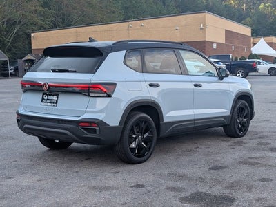 2025 Volkswagen Taos SE Black