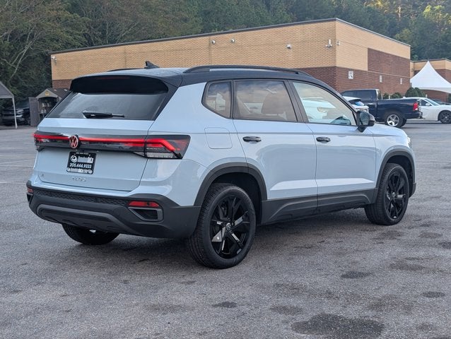 2025 Volkswagen Taos SE Black