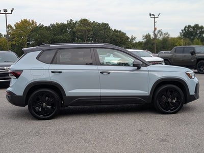 2026 Volkswagen Taos SE Black