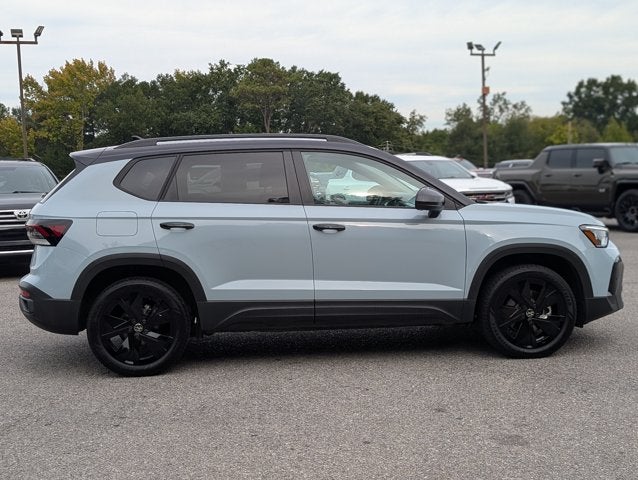 2026 Volkswagen Taos SE Black
