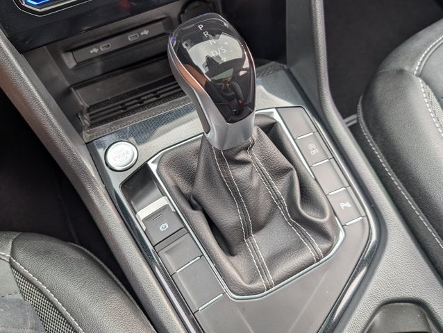 2026 Volkswagen Taos SE Black
