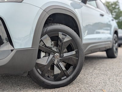 2026 Volkswagen Taos SE Black