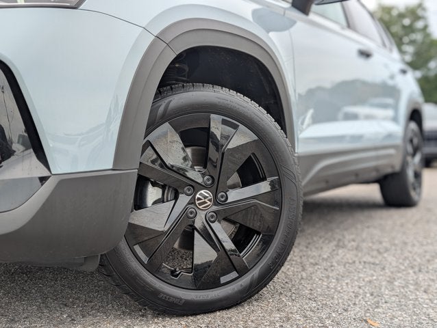 2026 Volkswagen Taos SE Black