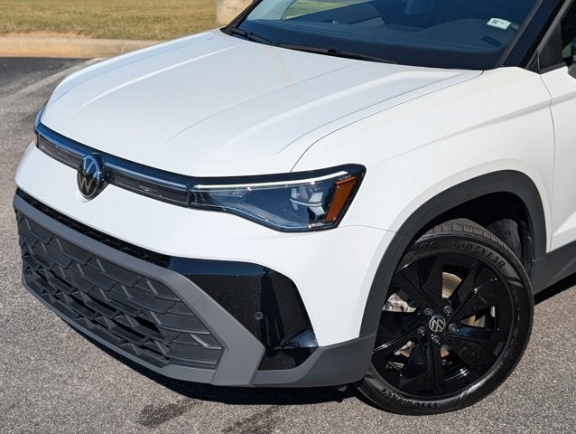 2025 Volkswagen Taos SE Black