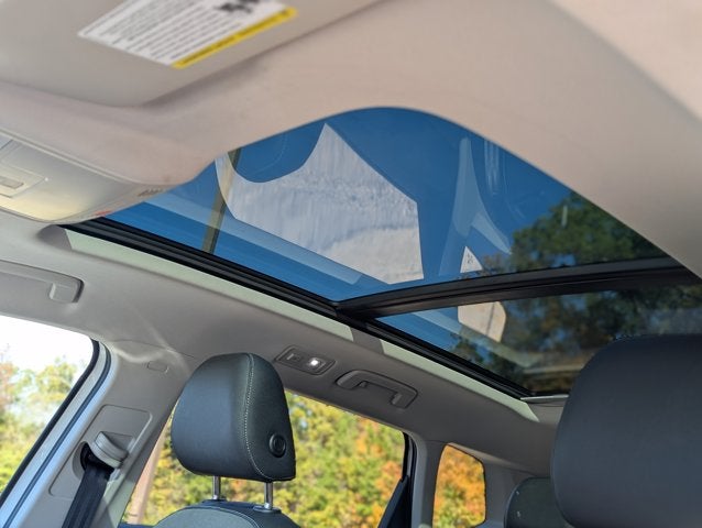 2025 Volkswagen Taos SE Black