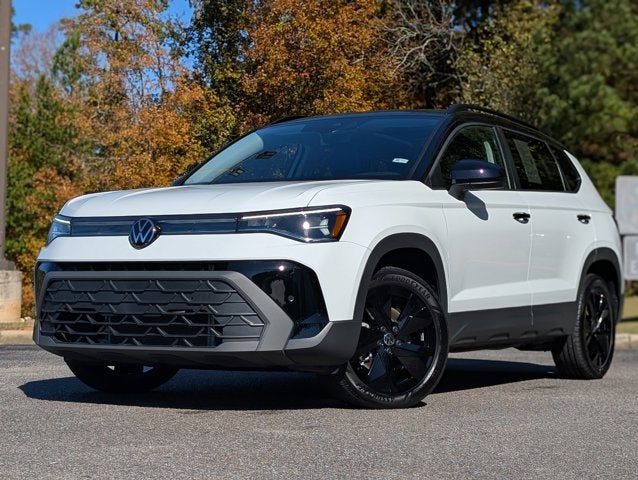 2025 Volkswagen Taos SE Black