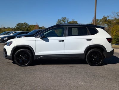 2025 Volkswagen Taos SE Black