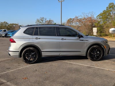 2023 Volkswagen Tiguan SE R-Line Black