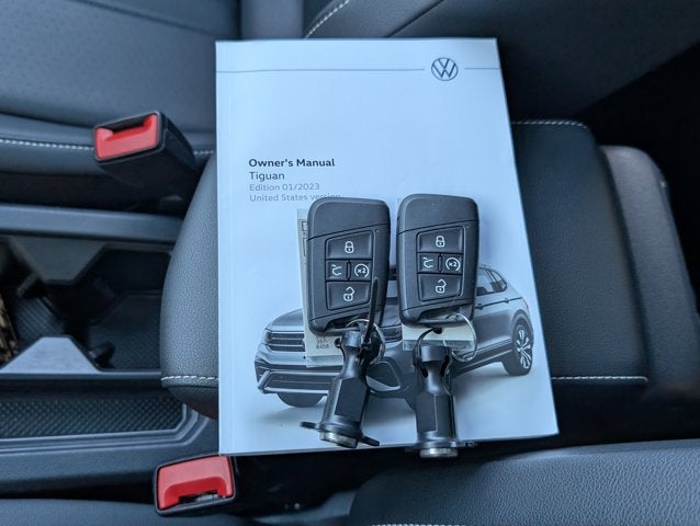 2023 Volkswagen Tiguan SE R-Line Black