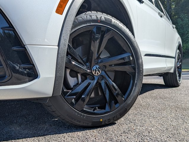 2024 Volkswagen Tiguan SE R-Line Black