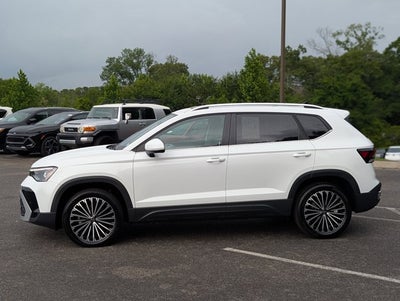 2025 Volkswagen Taos SE