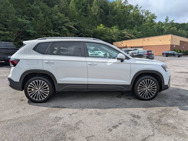 2025 Volkswagen Taos SE