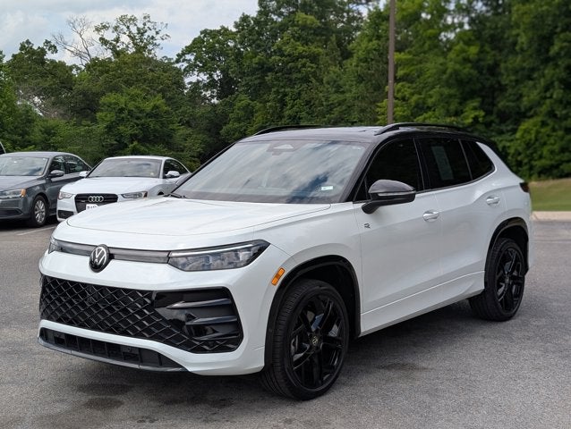 2025 Volkswagen Tiguan SE R-Line Black