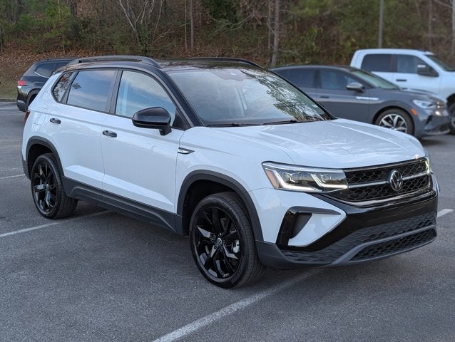 2024 Volkswagen Taos SE Black