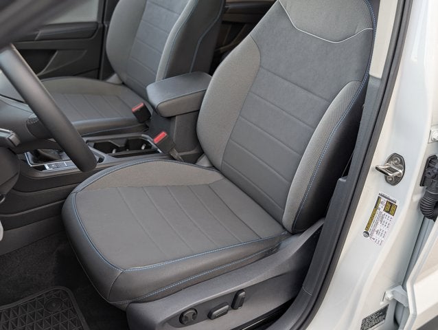 2024 Volkswagen Taos SE Black