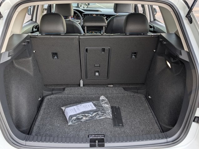 2024 Volkswagen Taos SE Black