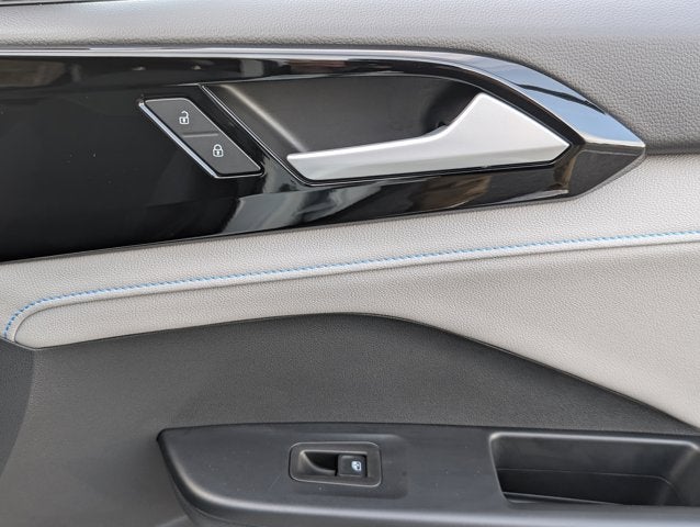 2024 Volkswagen Taos SE Black