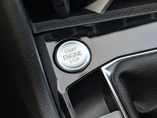 2024 Volkswagen Taos SE Black