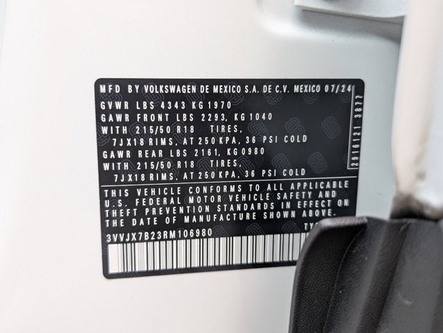 2024 Volkswagen Taos SE Black