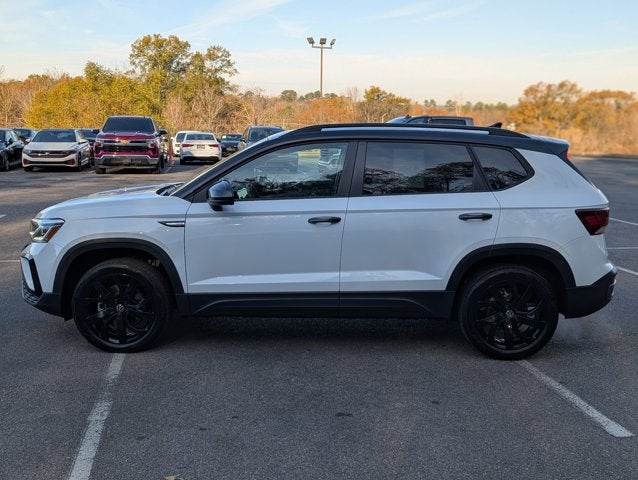 2024 Volkswagen Taos SE Black