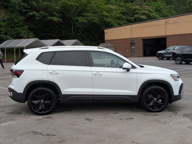 2025 Volkswagen Taos SE