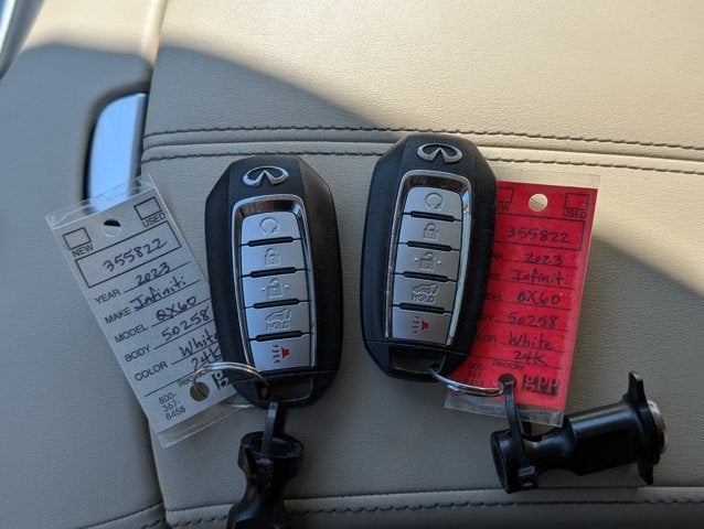 2023 INFINITI QX60 LUXE