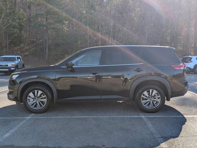 2025 Nissan Pathfinder S