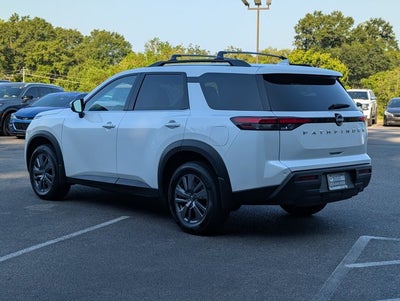2025 Nissan Pathfinder SV