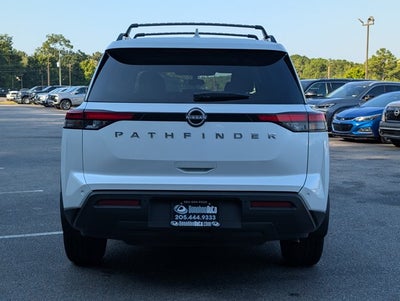 2025 Nissan Pathfinder SV