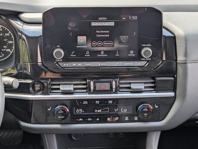 2025 Nissan Pathfinder SV