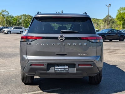 2024 Nissan Pathfinder SV
