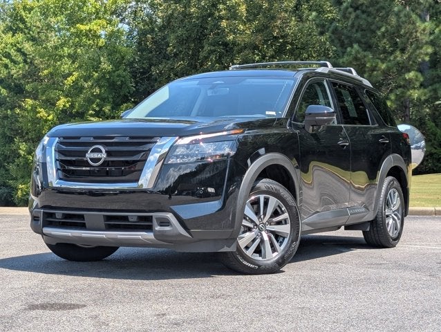 2025 Nissan Pathfinder SL