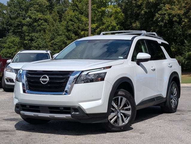 2025 Nissan Pathfinder SL