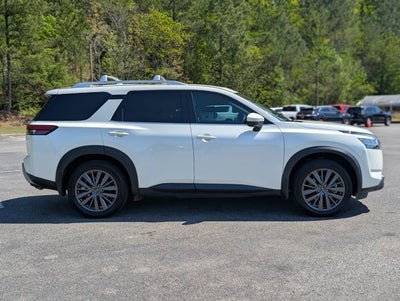 2022 Nissan Pathfinder SL