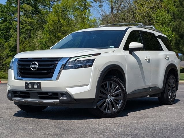 2022 Nissan Pathfinder SL