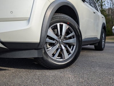 2022 Nissan Pathfinder SL