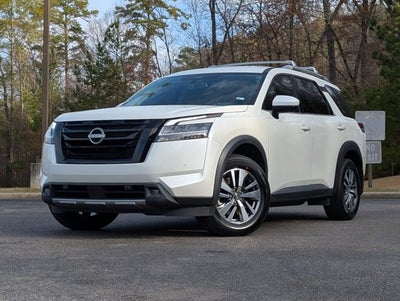 2022 Nissan Pathfinder SL