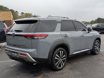 2025 Nissan Pathfinder Platinum