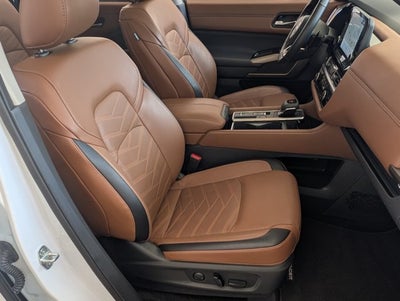2025 Nissan Pathfinder Platinum