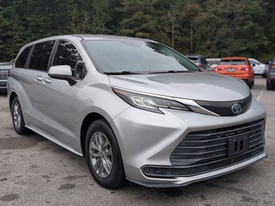 2022 Toyota Sienna LE