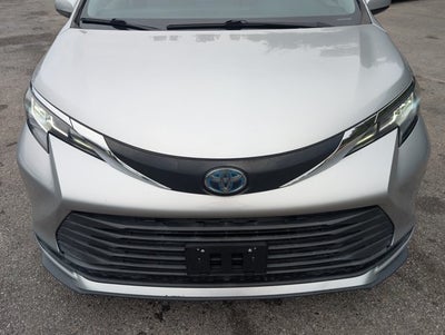 2022 Toyota Sienna LE