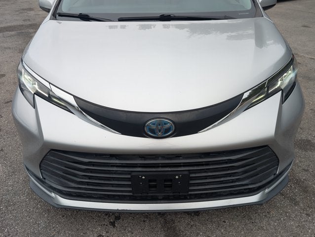 2022 Toyota Sienna LE